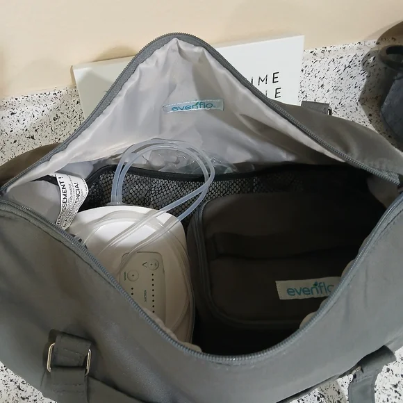 ​Evenflo Advanced Double Electric Kit W/ Travel bag - Picture 10 of 13